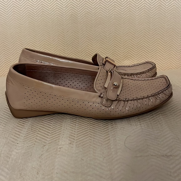 EUC Stuart Weitzman loafers - Picture 2 of 8